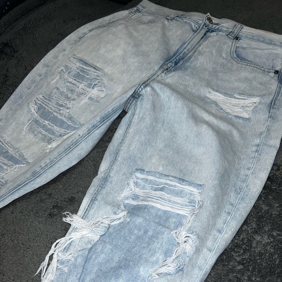 American Eagle Distressed Mom Jeans - Picture 2 of 5